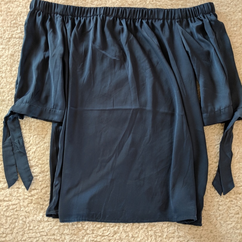 Off-the-shoulder H&M blouse